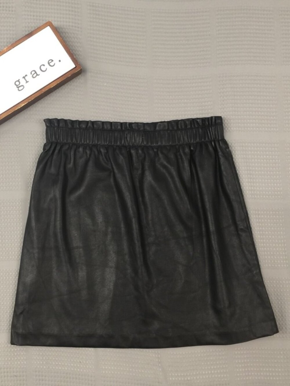 Loft Women Black Faux Leather Mini Skirt M Pull On Paperbag Straight Sleek Mod